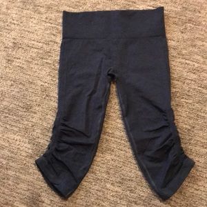 Navy blue Lululemon yoga crops, like new condition